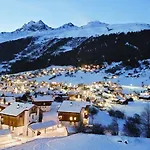 La Val & فندق